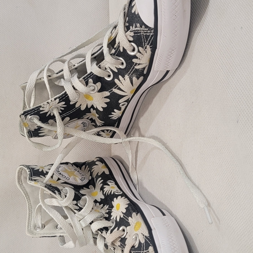 CONVERSE CHUCK TAYLOR HIGH TOP FLORAL DAISY PATTERN WITH SIDE POCKET - Picture 5 of 8